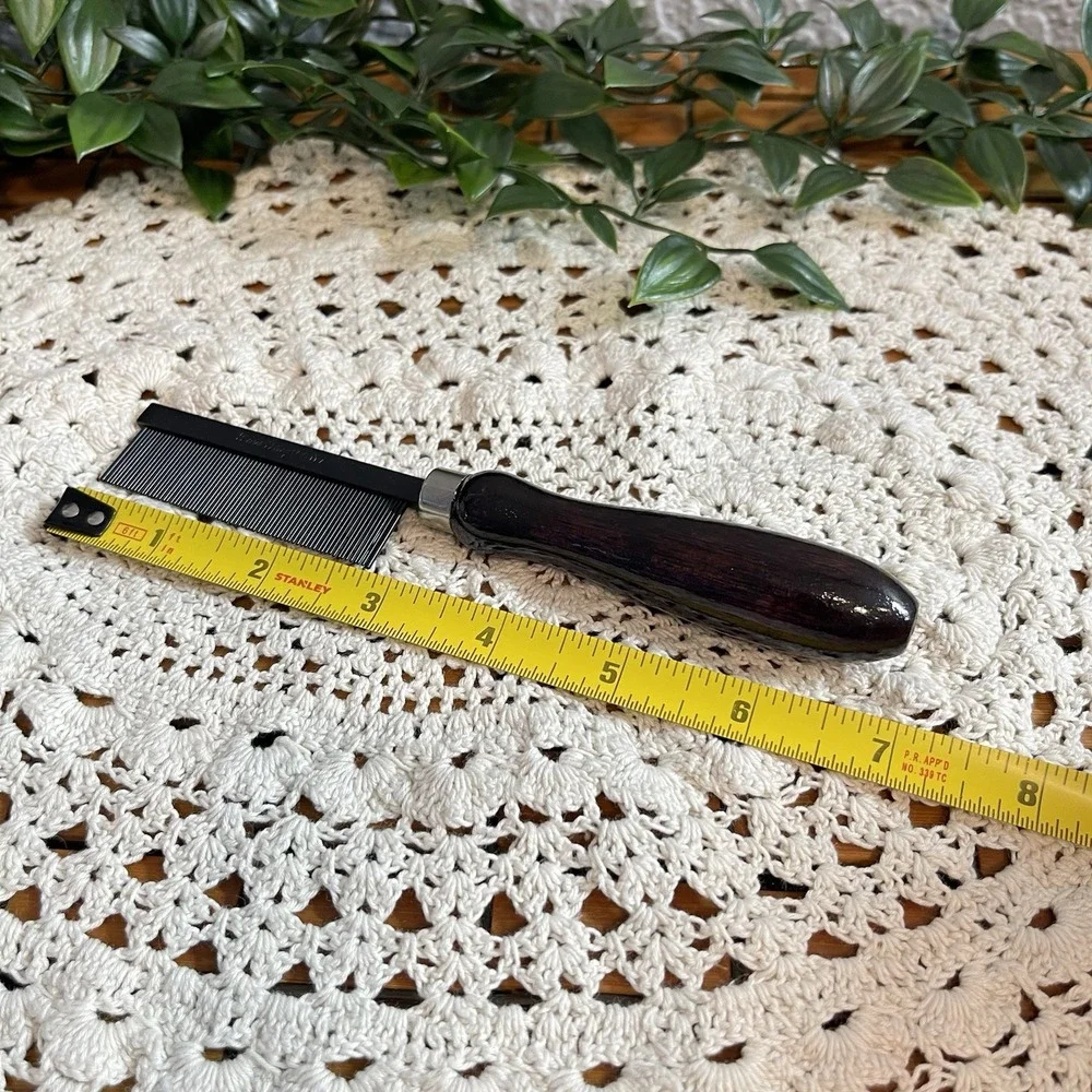 Vintage Four Paws GC 117 Flea Comb Steel Pet Grooming Wood Lacquer Handle Tool